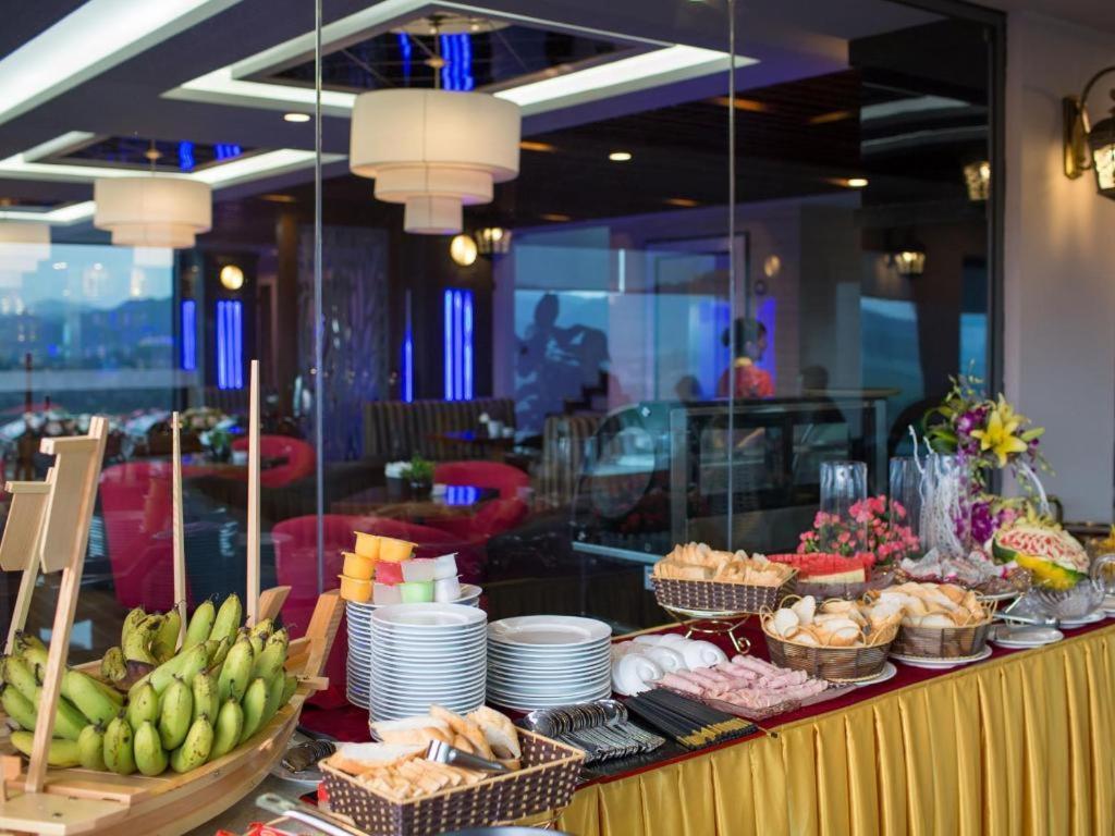 Royal Palace Hotel Tuyen Quang Eksteriør billede