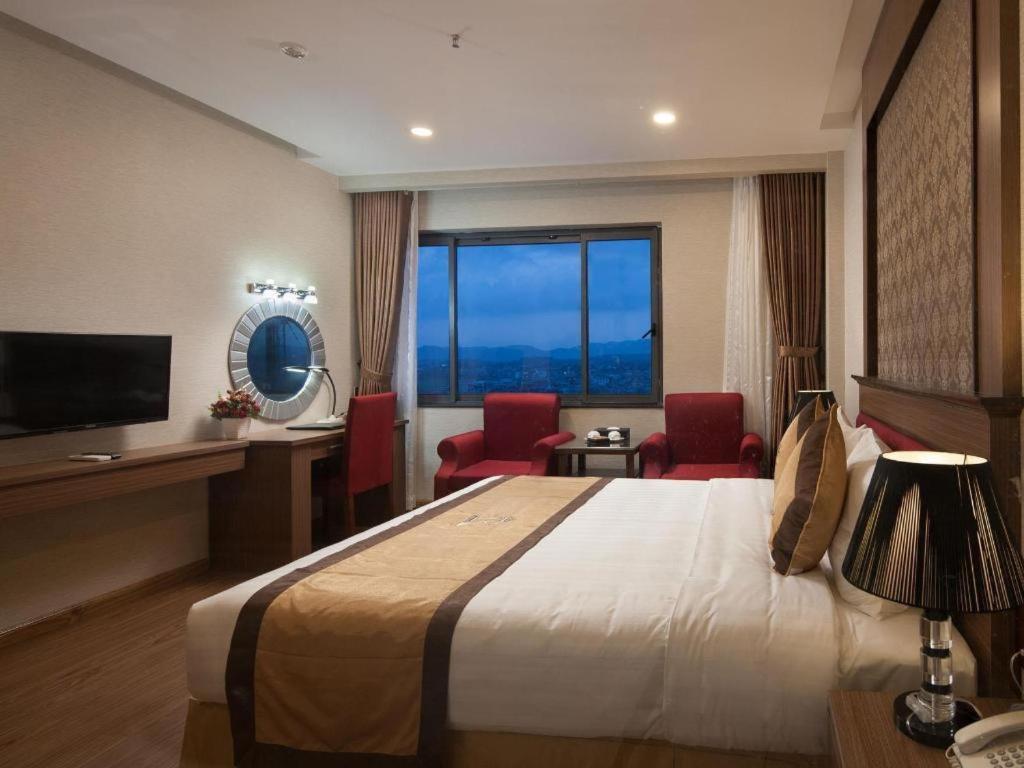 Royal Palace Hotel Tuyen Quang Eksteriør billede